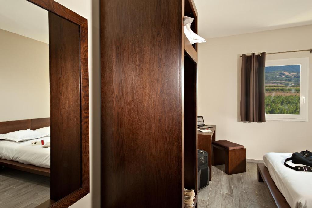 Hotel Le Ya'Tis Saint-Laurent-des-Arbres Zimmer foto