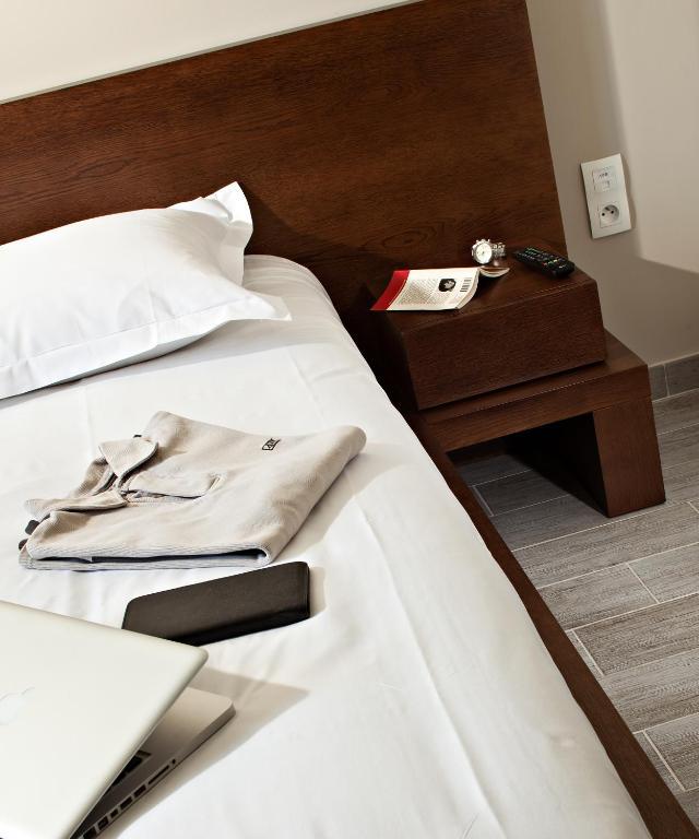 Hotel Le Ya'Tis Saint-Laurent-des-Arbres Zimmer foto