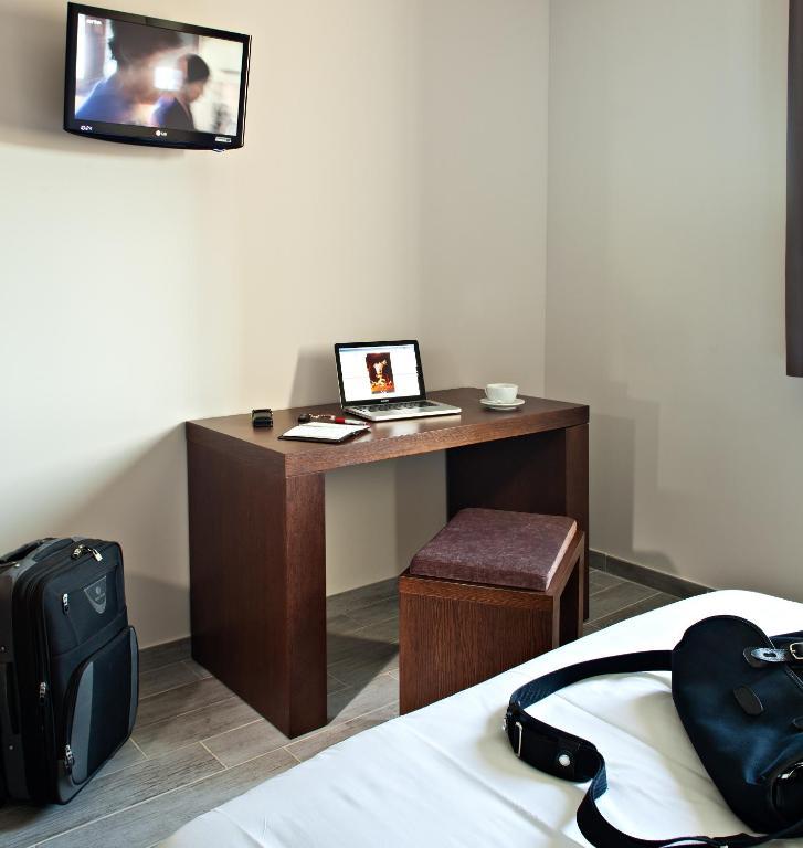 Hotel Le Ya'Tis Saint-Laurent-des-Arbres Zimmer foto