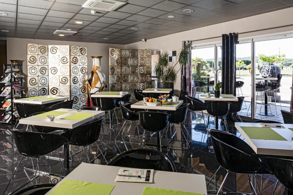 Hotel Le Ya'Tis Saint-Laurent-des-Arbres Exterior foto