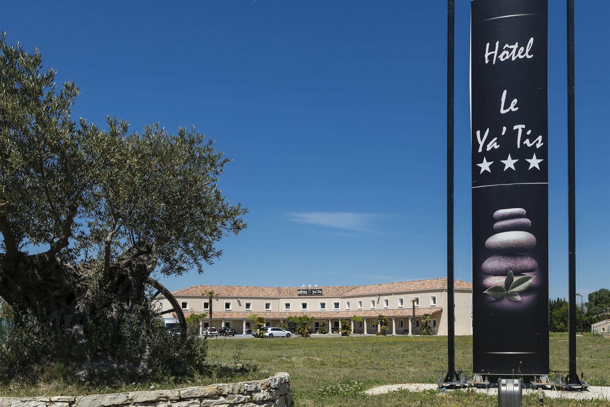Hotel Le Ya'Tis Saint-Laurent-des-Arbres Exterior foto